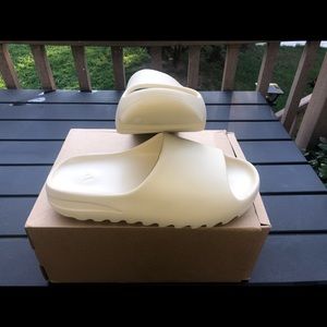 Yeezy Slides (Bone) SZ 11